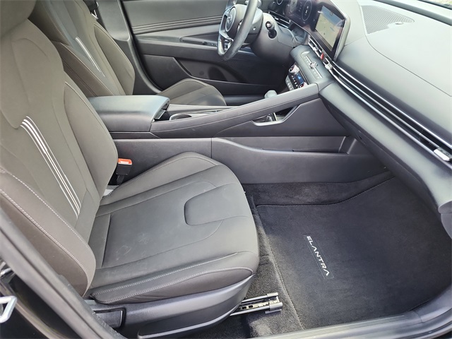 2023 Hyundai Elantra SEL photo 8