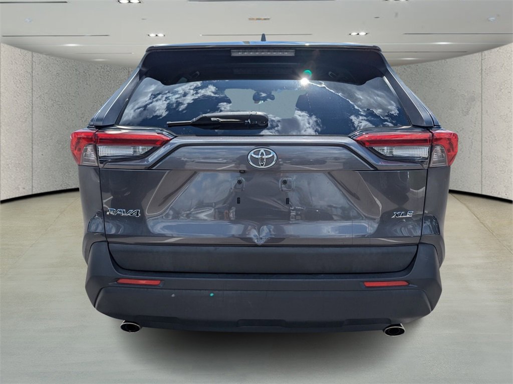 2019 Toyota RAV4 XLE photo 3