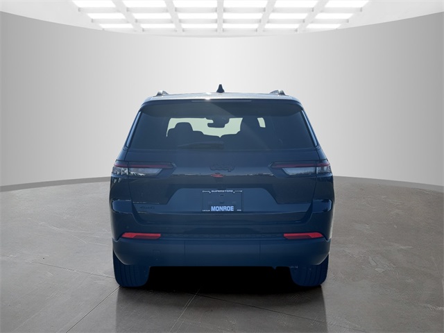 2025 Jeep Grand Cherokee Altitude photo 4