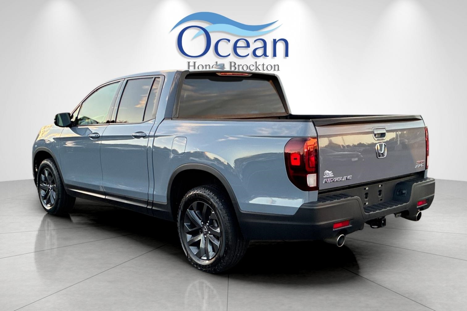2023 Honda Ridgeline Sport photo 3