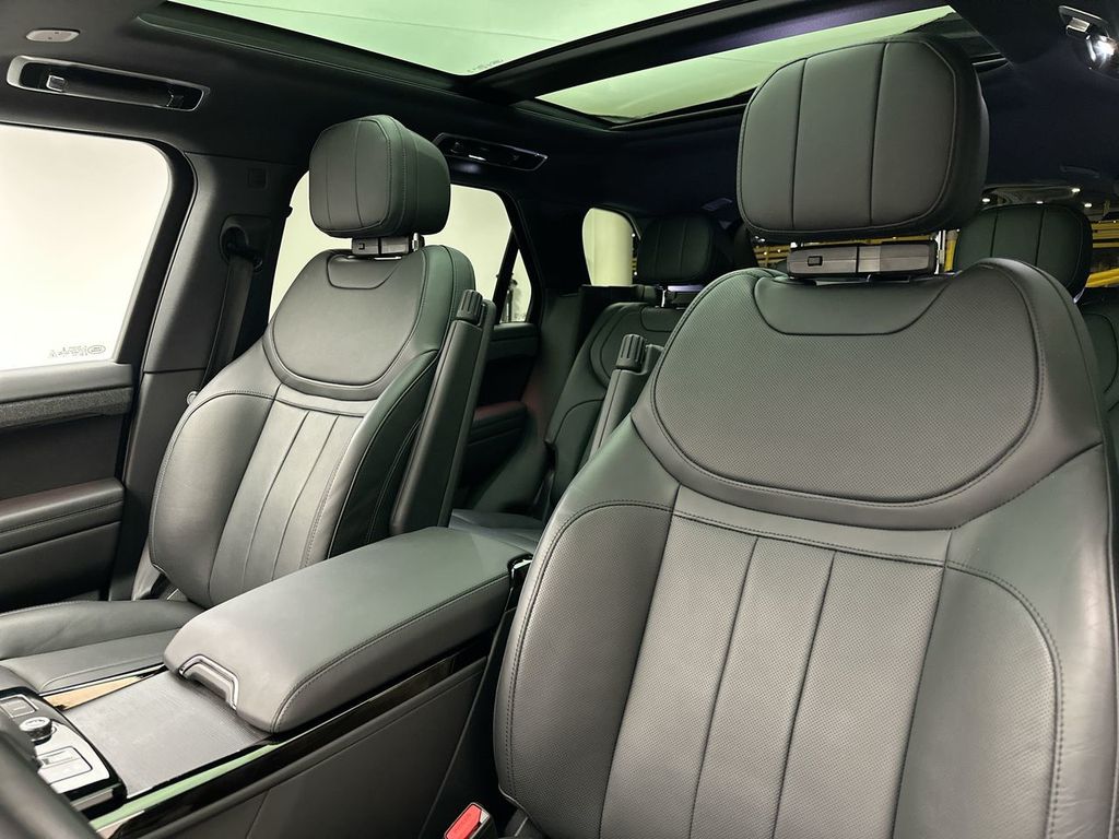 2023 Land Rover Range Rover Sport SE photo 10