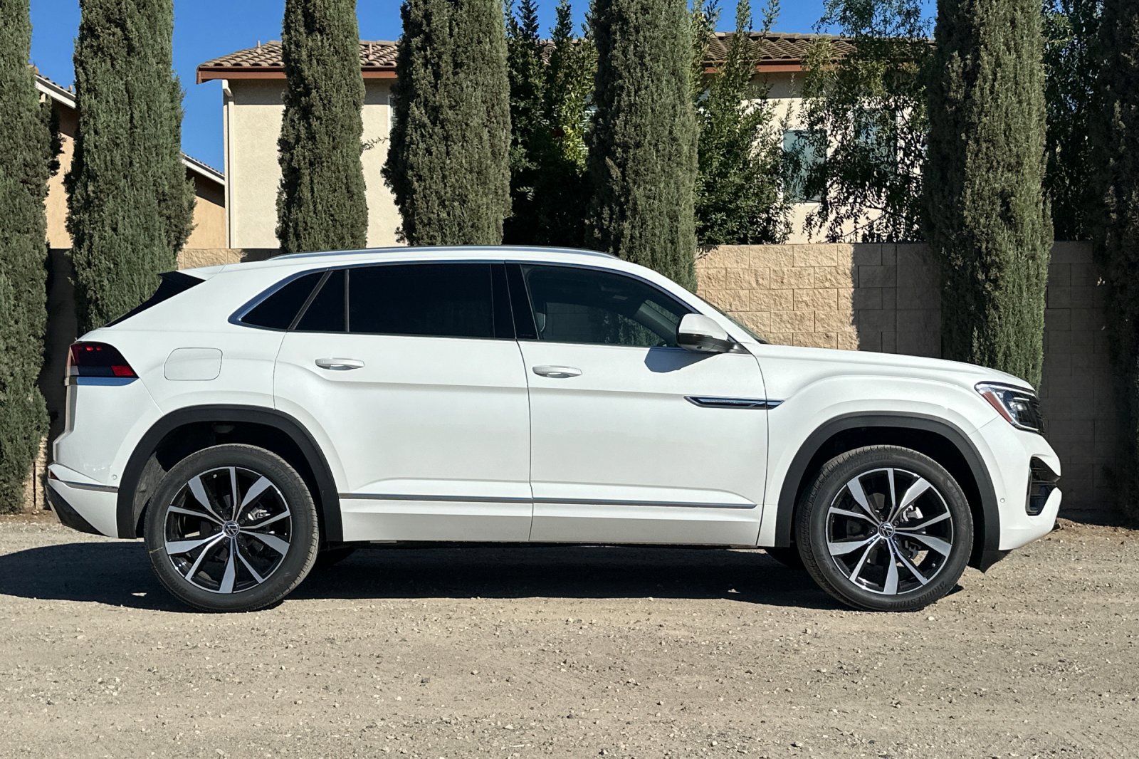 2026 Volkswagen Atlas Cross Sport SEL Premium R-Line photo 2