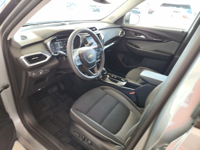 2023 Chevrolet Trailblazer LT photo 2