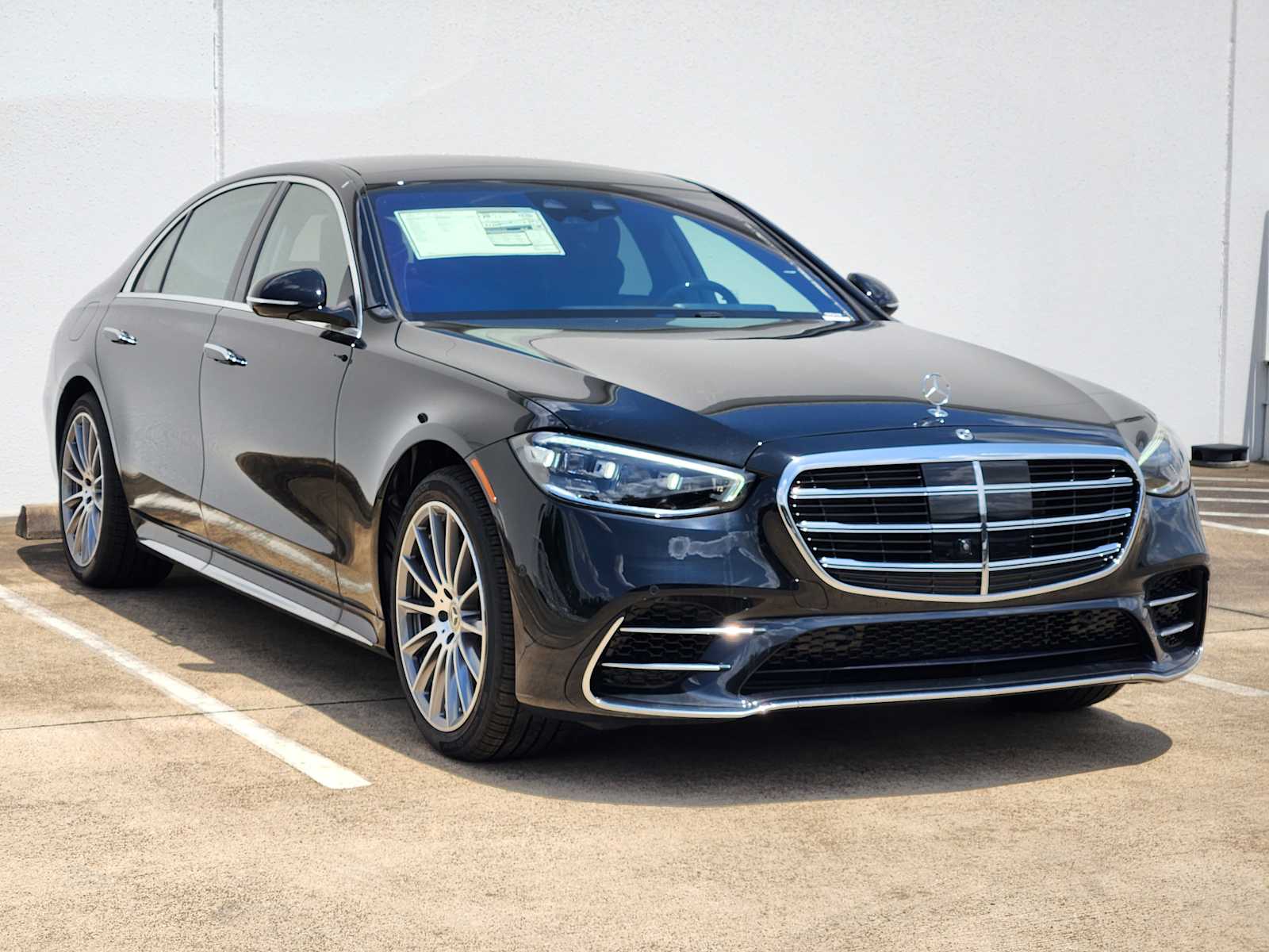 2025 Mercedes Benz S 580 4MATIC photo 2