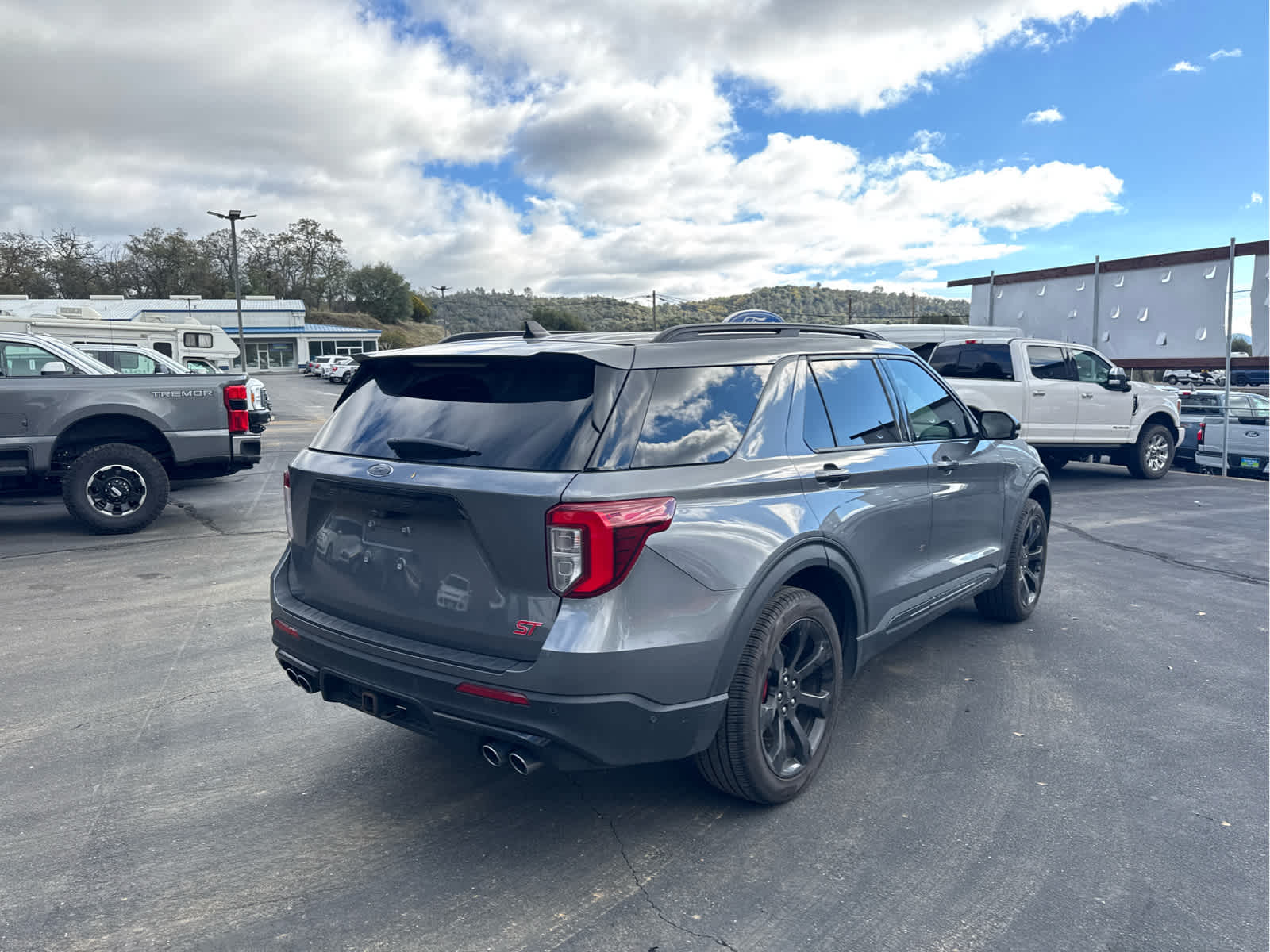 2021 Ford Explorer ST photo 3