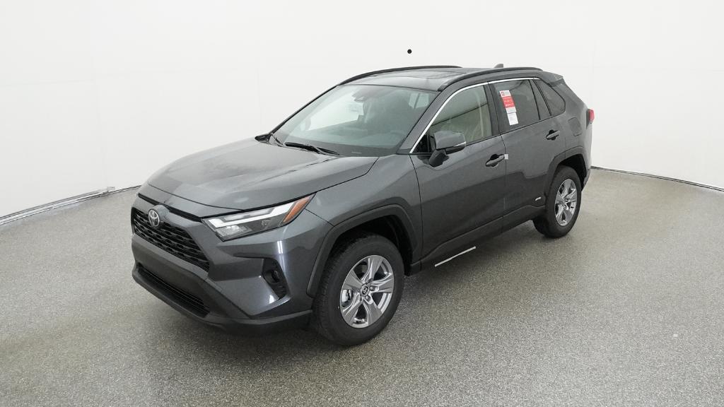2025 Toyota RAV4 XLE's photo