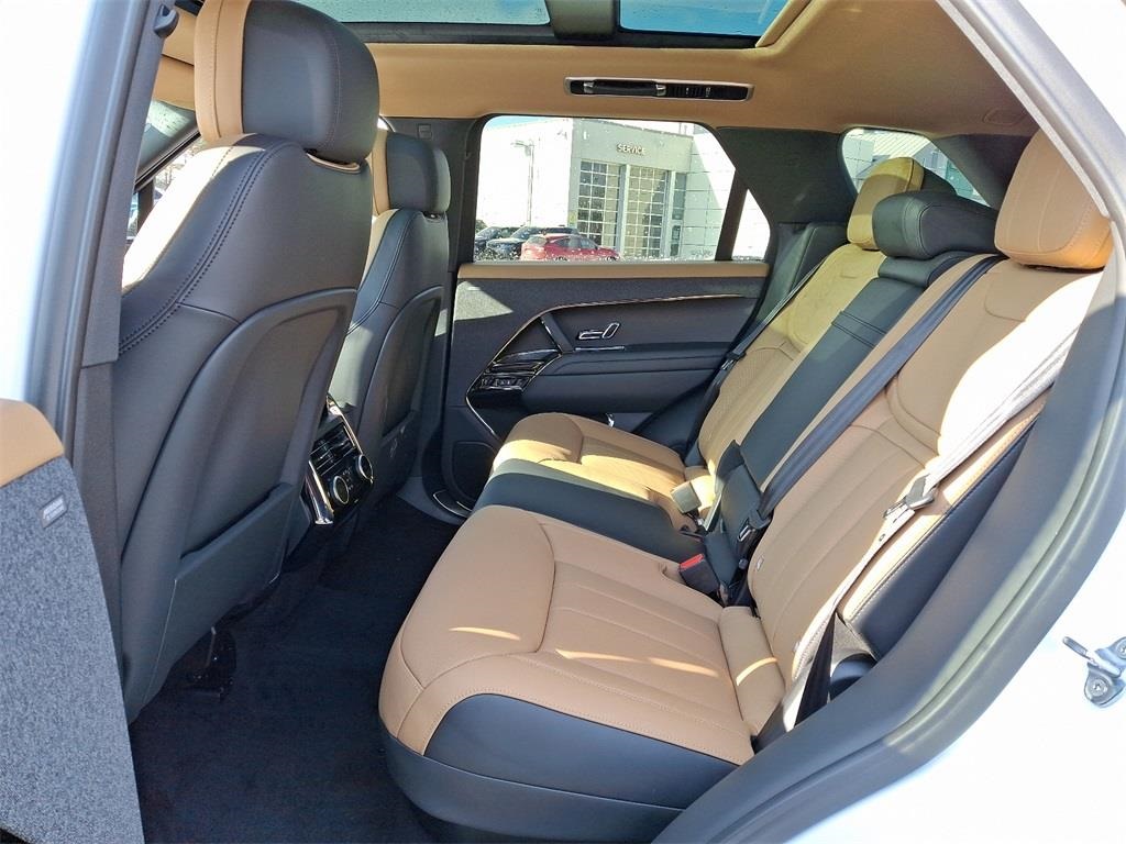 2025 Land Rover Range Rover Sport SE photo 4