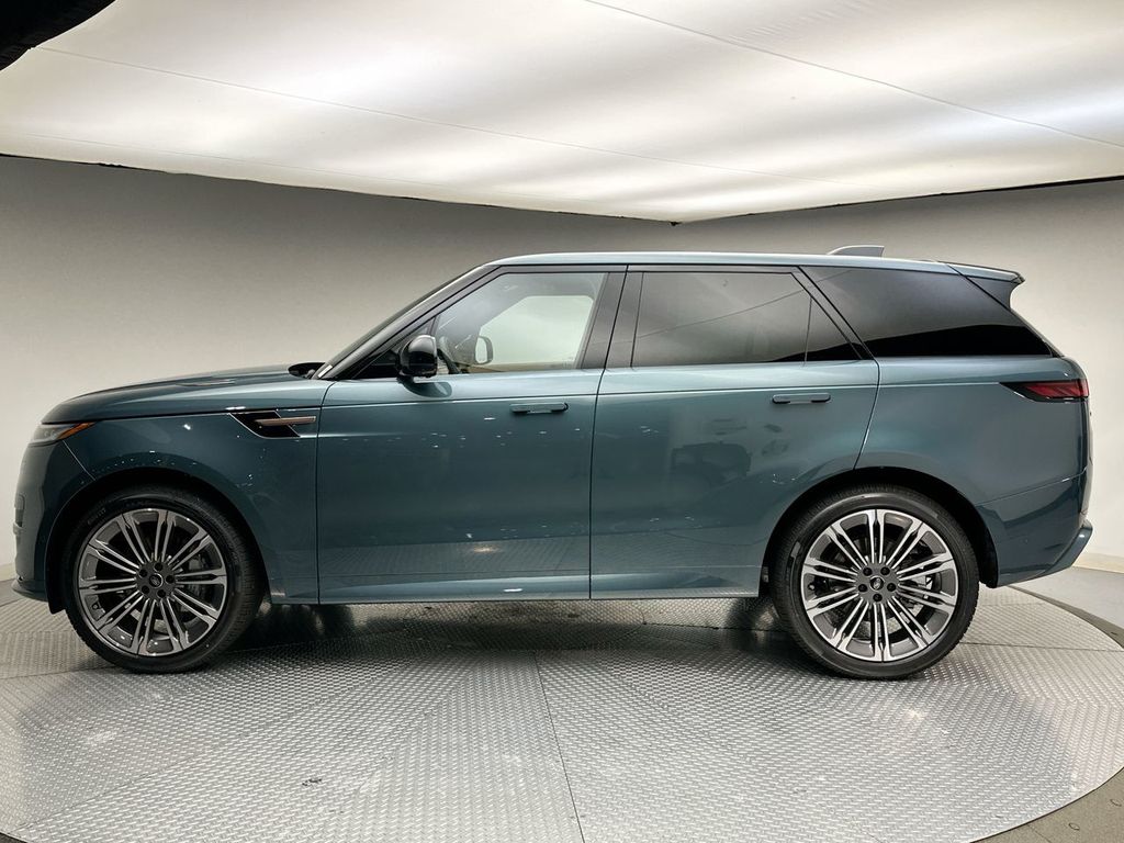 2025 Land Rover Range Rover Sport SE photo 2