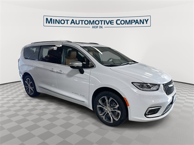 2026 Chrysler Pacifica Pinnacle's photo