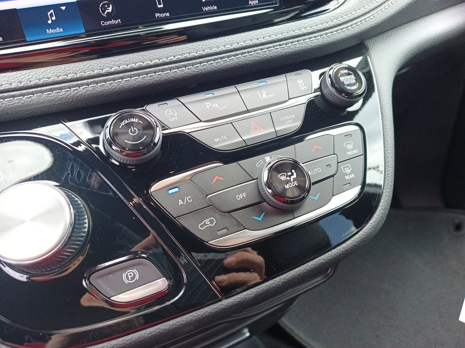 2026 Chrysler Pacifica photo 16