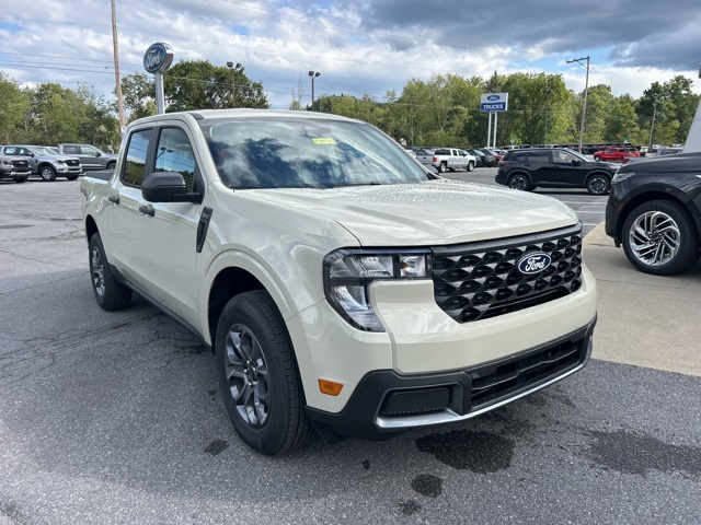2025 Ford Maverick XLT photo 2