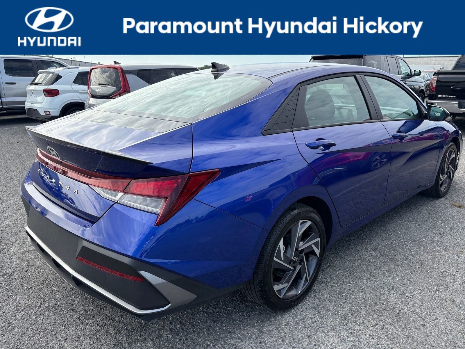 2025 Hyundai Elantra SEL Sport photo 3