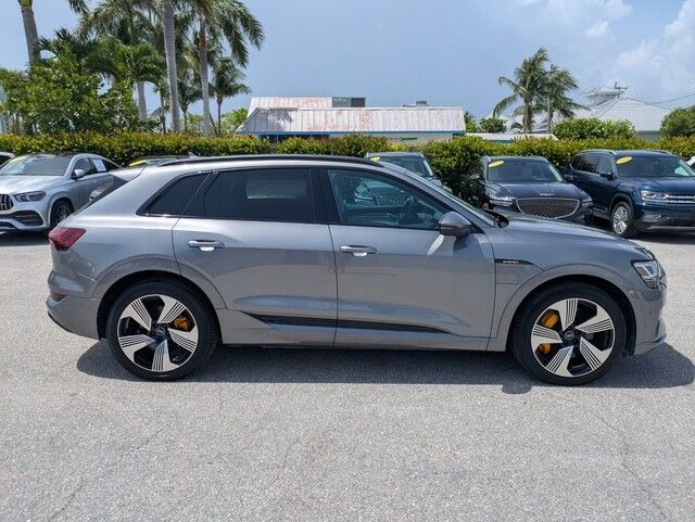 2022 Audi e-tron Premium Plus photo 7