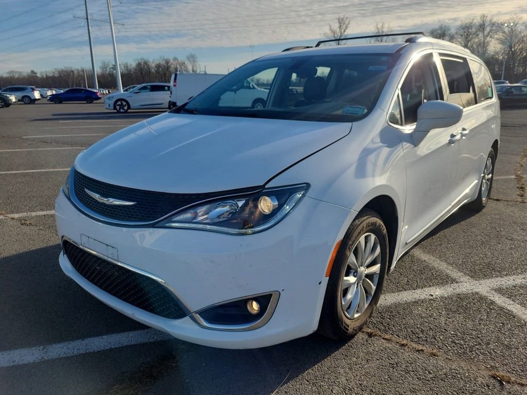 2018 Chrysler Pacifica Touring L's photo