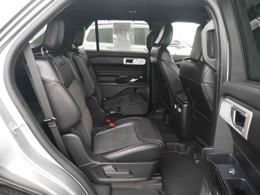 2024 Ford Explorer ST photo 24
