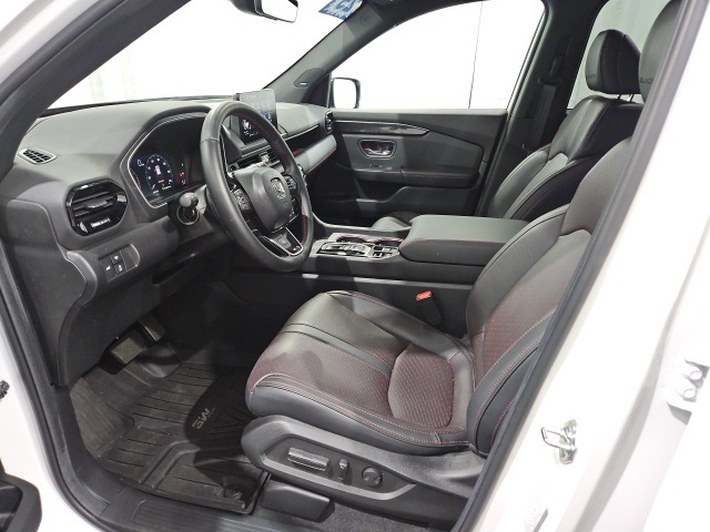 2025 Honda Pilot Black Edition photo 9