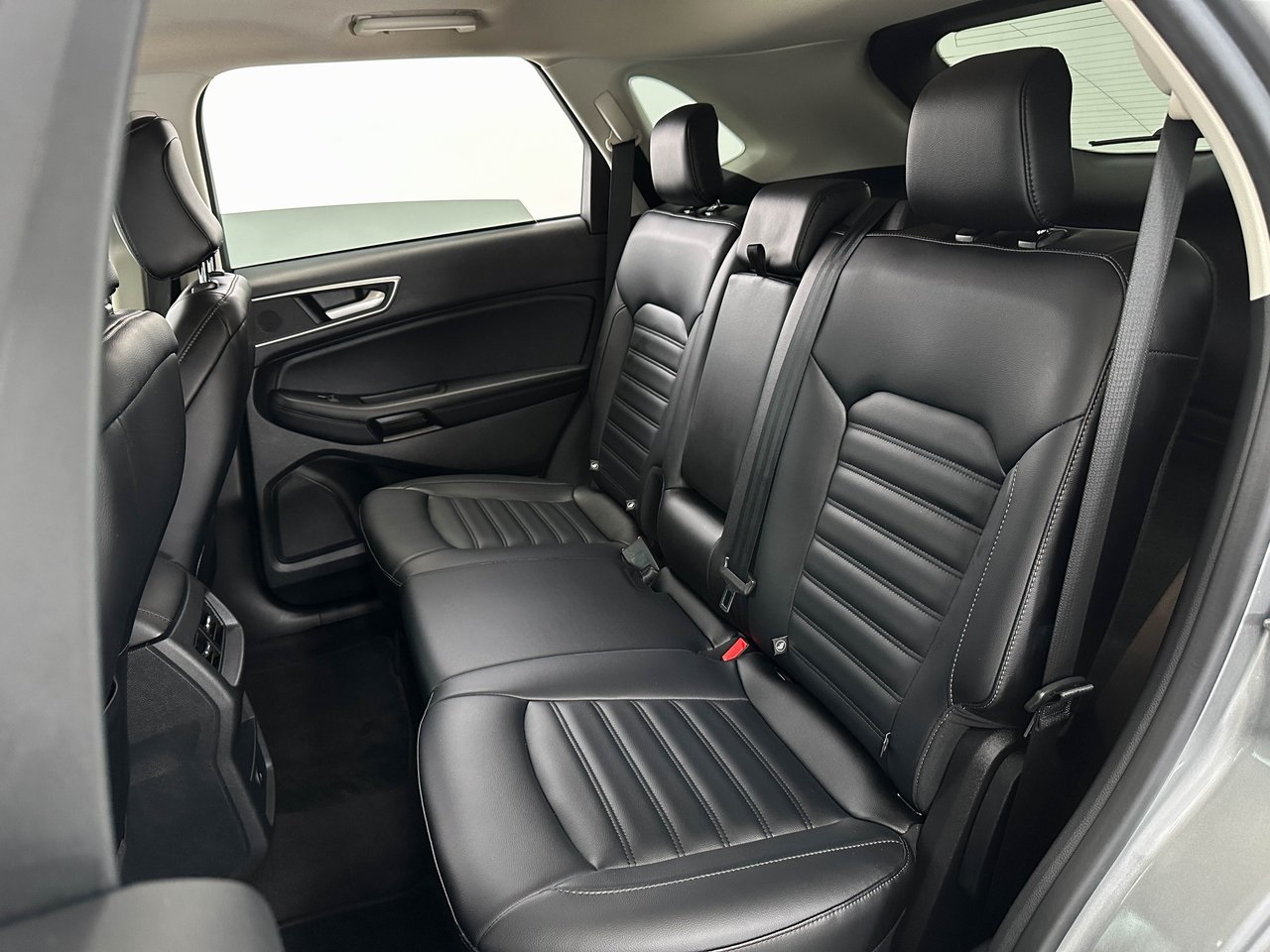 2023 Ford Edge SEL photo 13