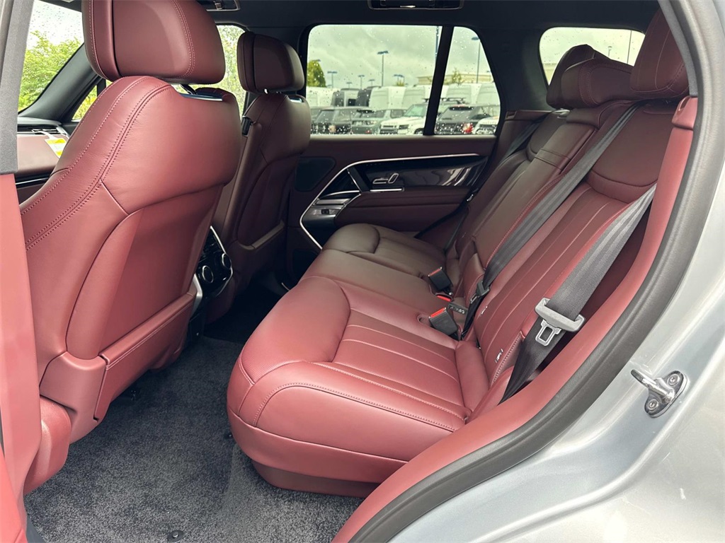 2025 Land Rover Range Rover SE photo 13