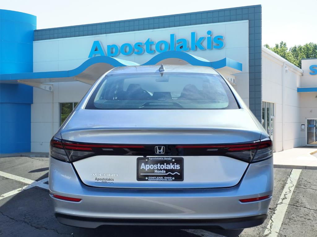 2025 Honda Accord LX photo 4
