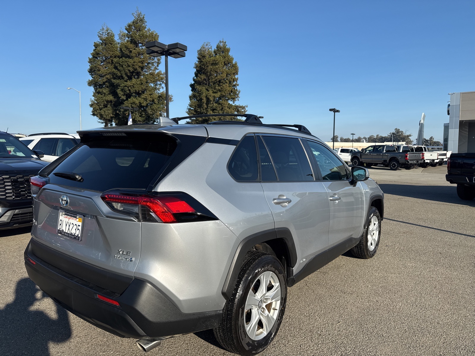 2019 Toyota RAV4 Hybrid XLE photo 3