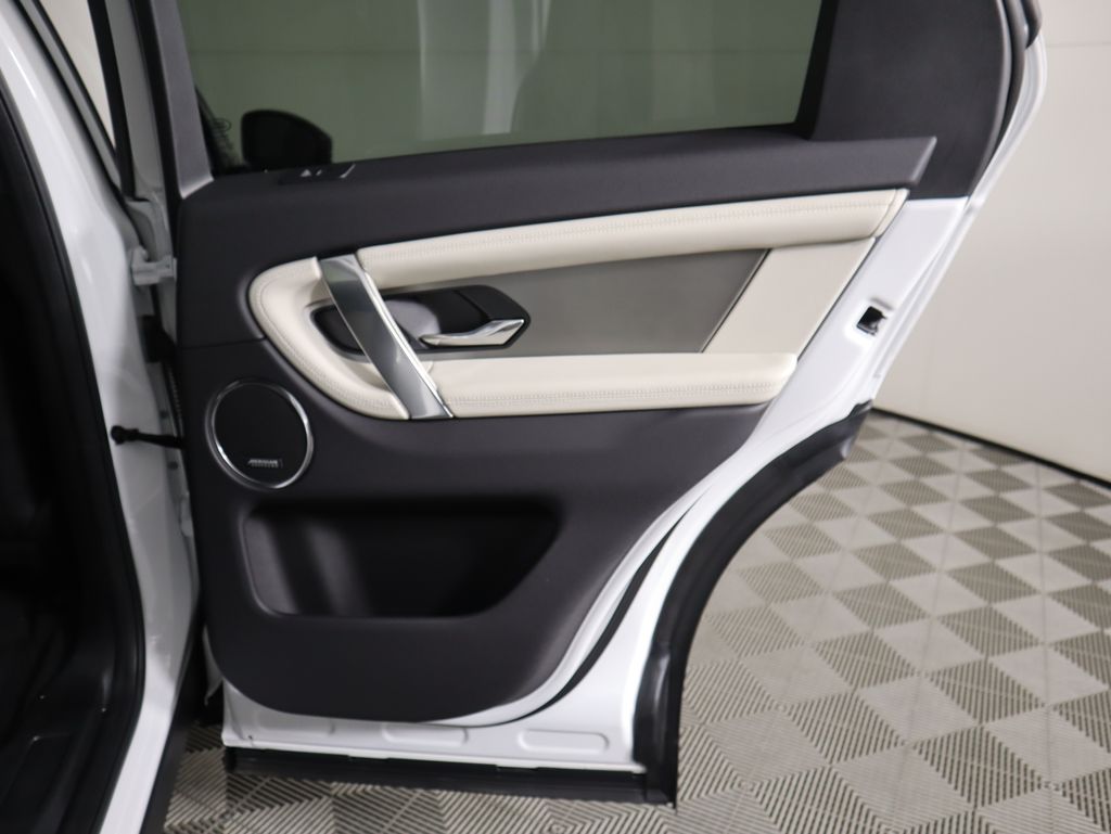 2025 Land Rover Discovery Sport SE photo 24