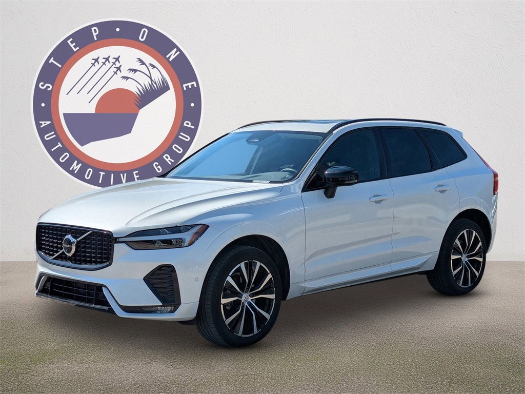 2023 Volvo XC60 B5 Plus photo 2