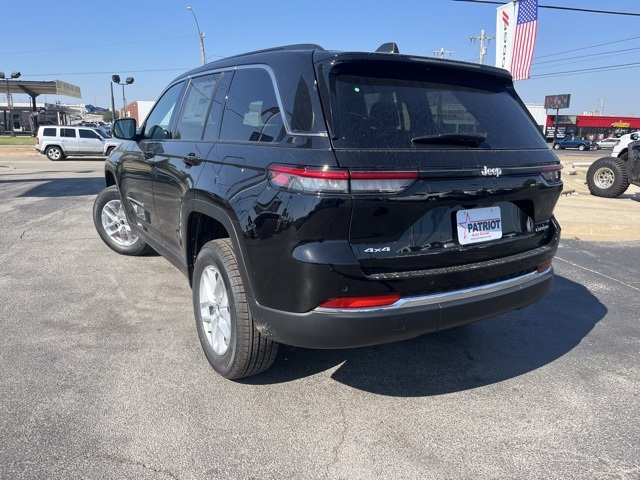 2025 Jeep Grand Cherokee Laredo X photo 2