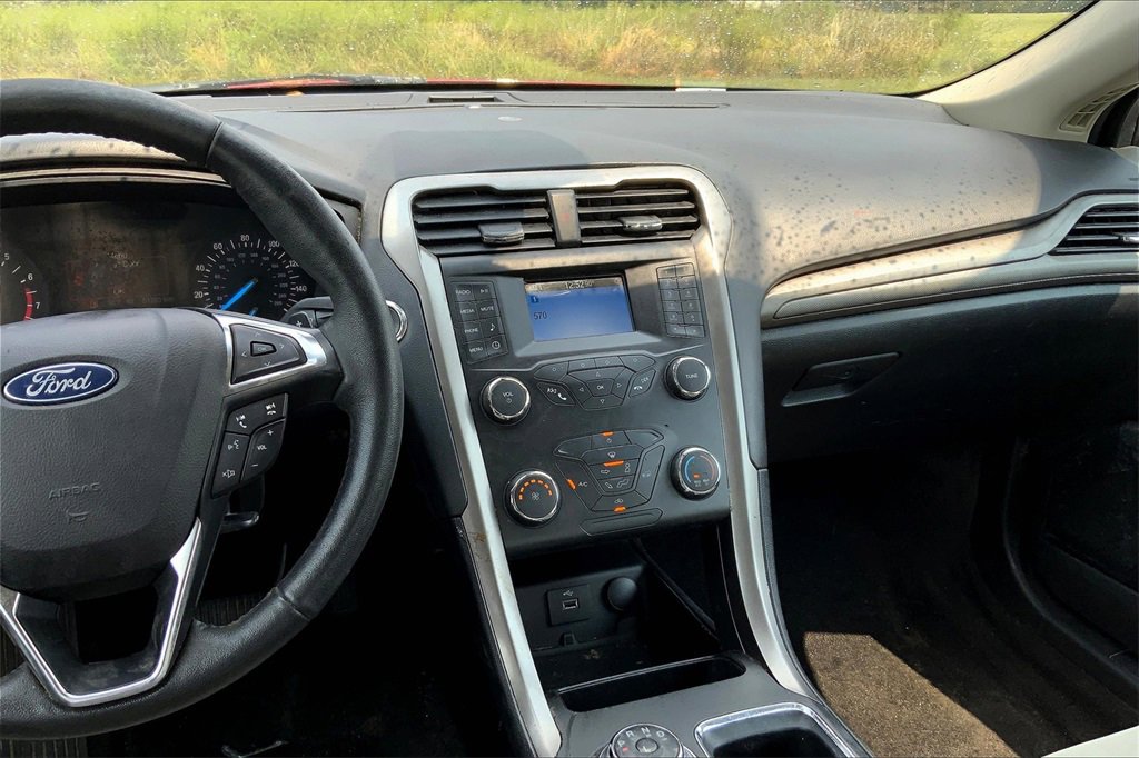 2020 Ford Fusion S photo 6