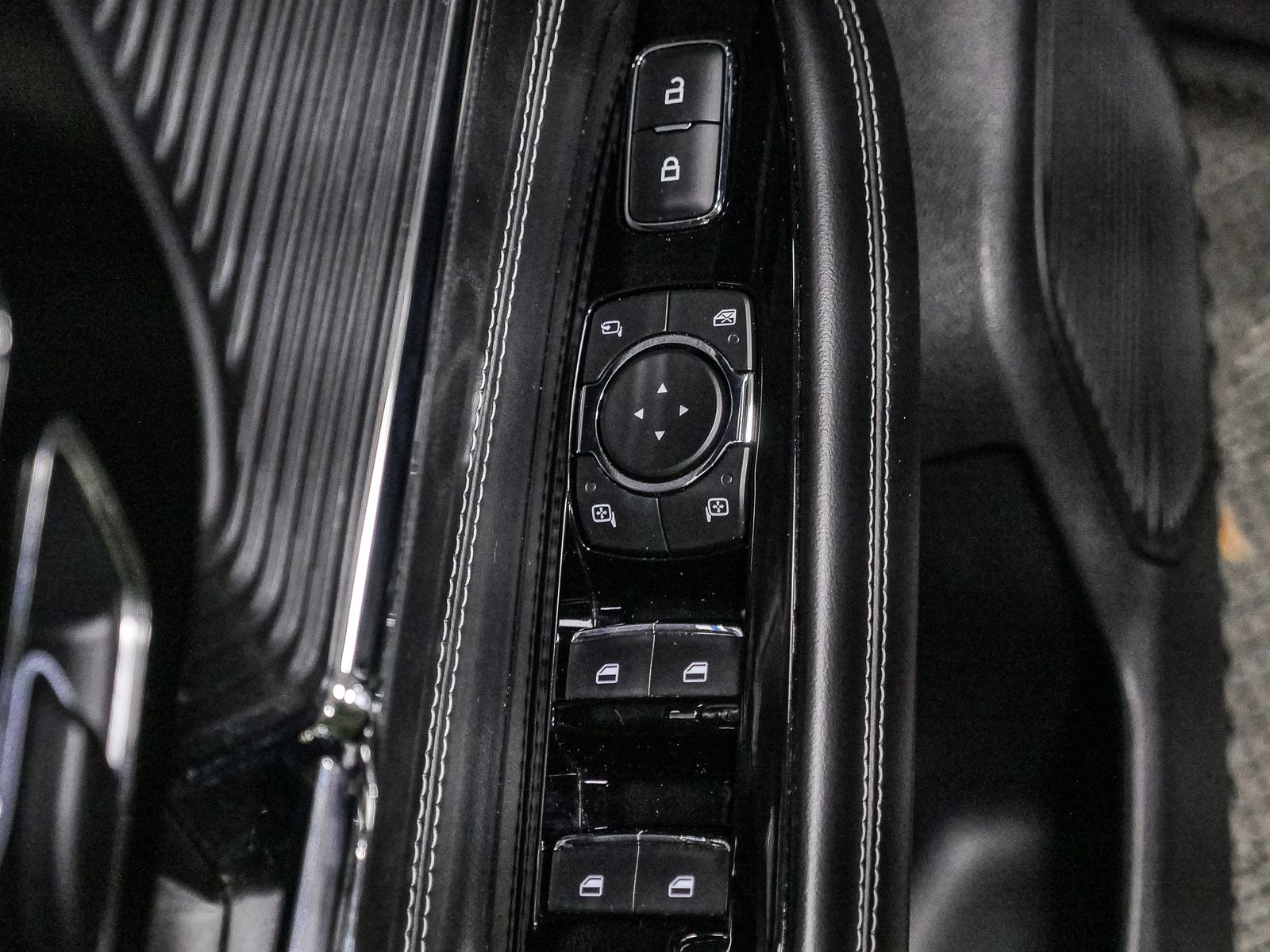 2020 Lincoln Corsair Standard photo 20