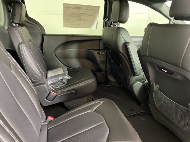 2025 Chrysler Pacifica photo 16