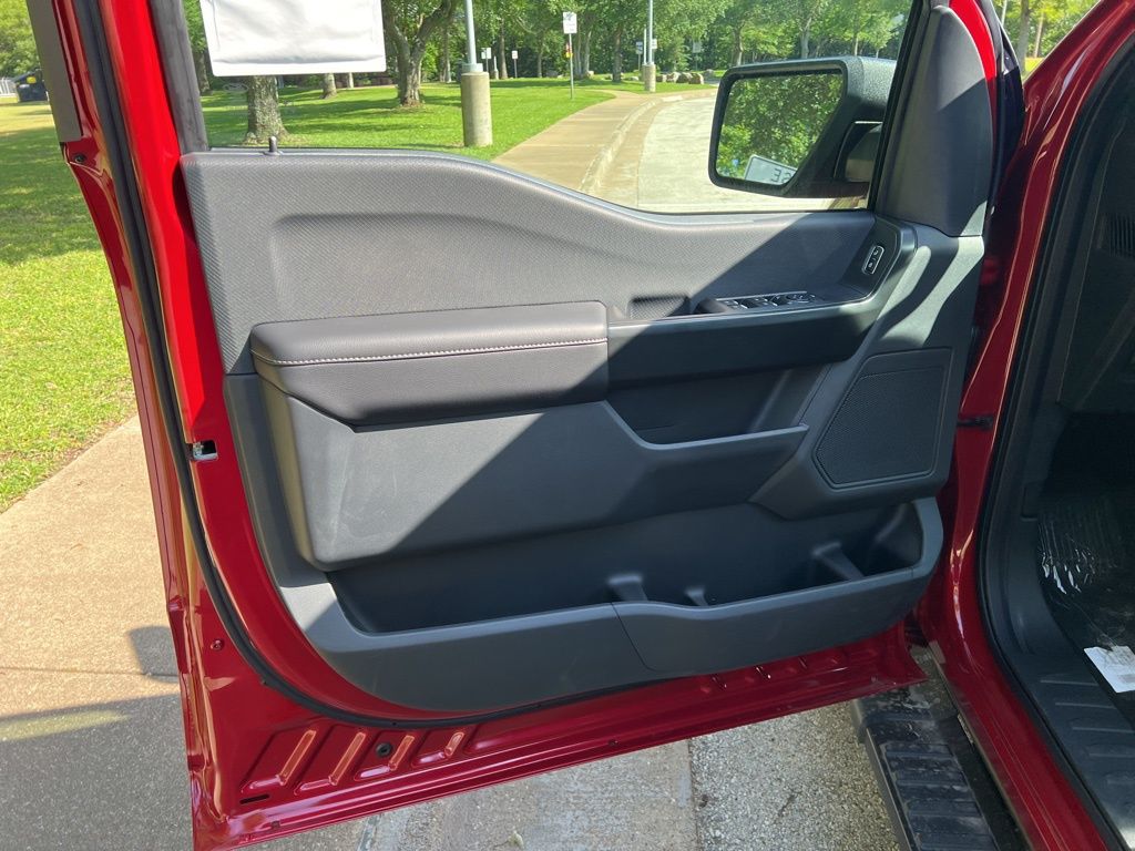 2025 Ford F-150 STX photo 9