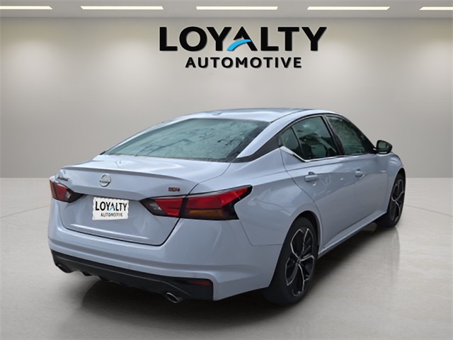 2024 Nissan Altima 2.5 SR photo 4