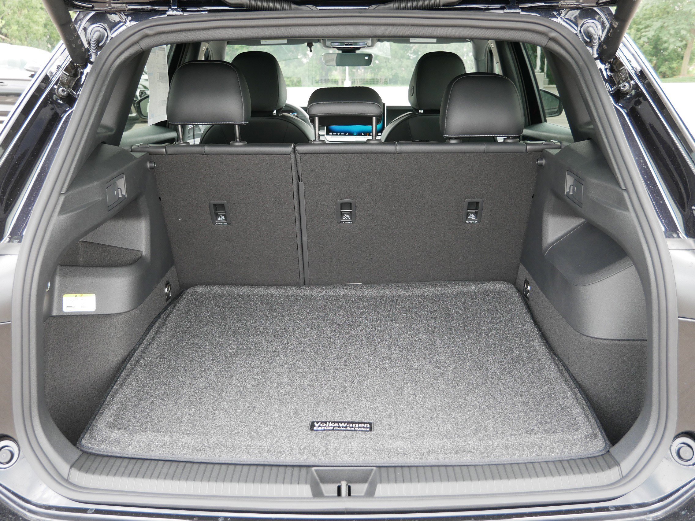 2025 Volkswagen Tiguan SE R-Line Black photo 2