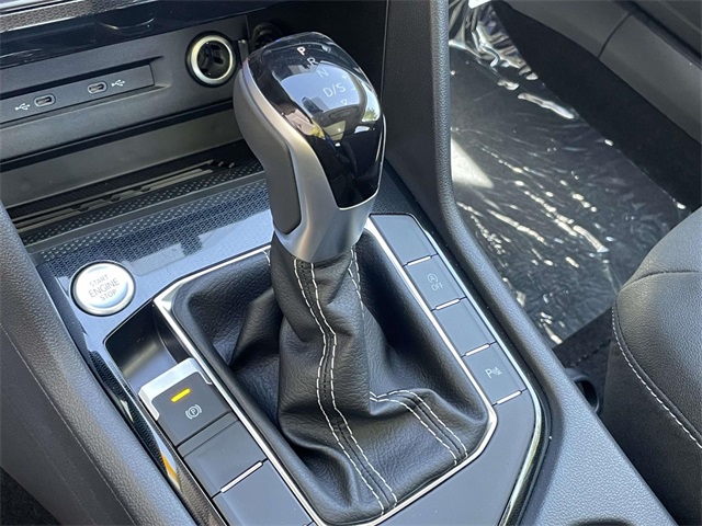 2025 Volkswagen Taos SE photo 20