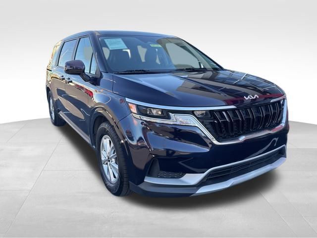 2023 Kia Carnival LX's photo