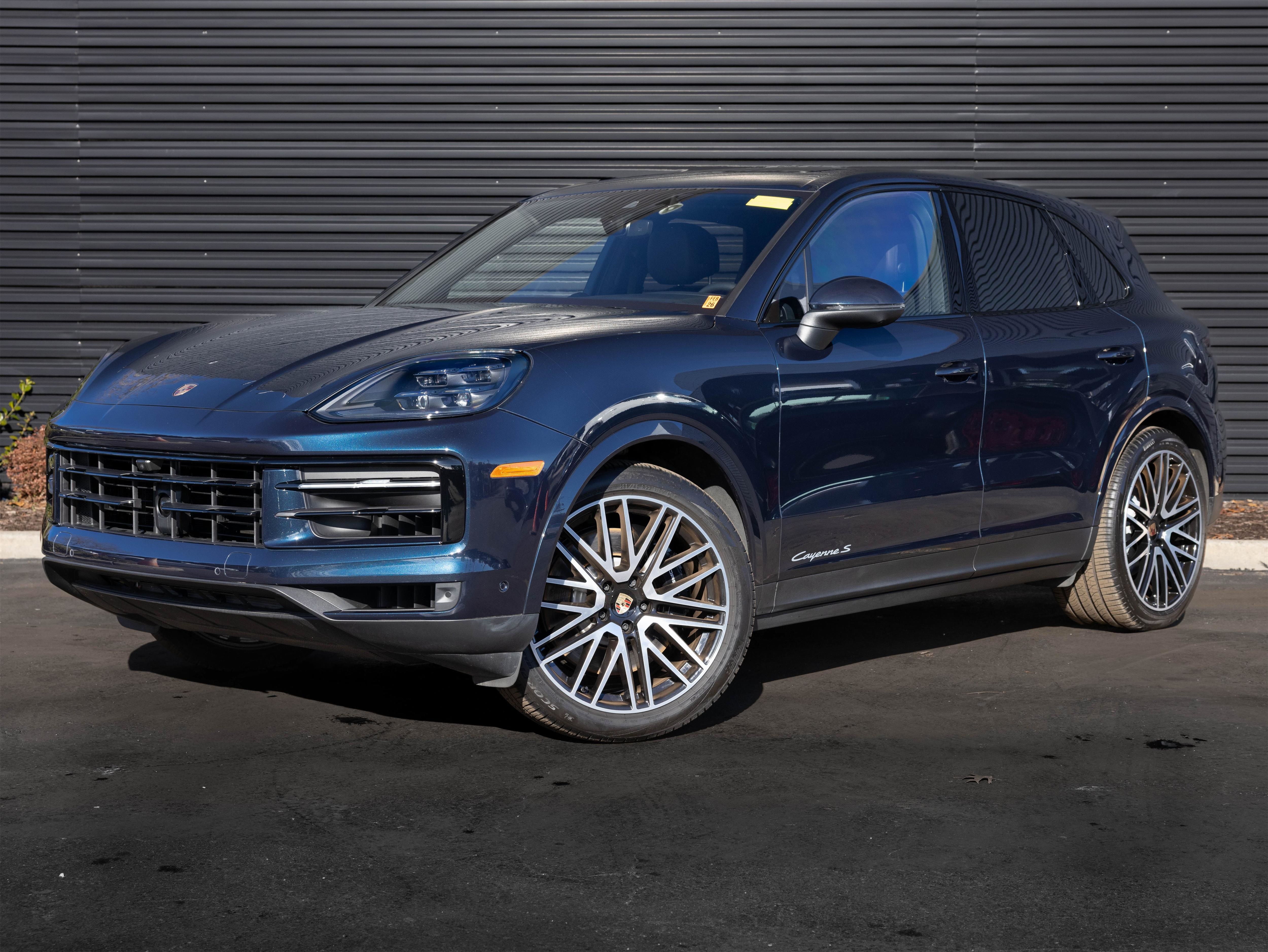 2025 Porsche Cayenne S's photo