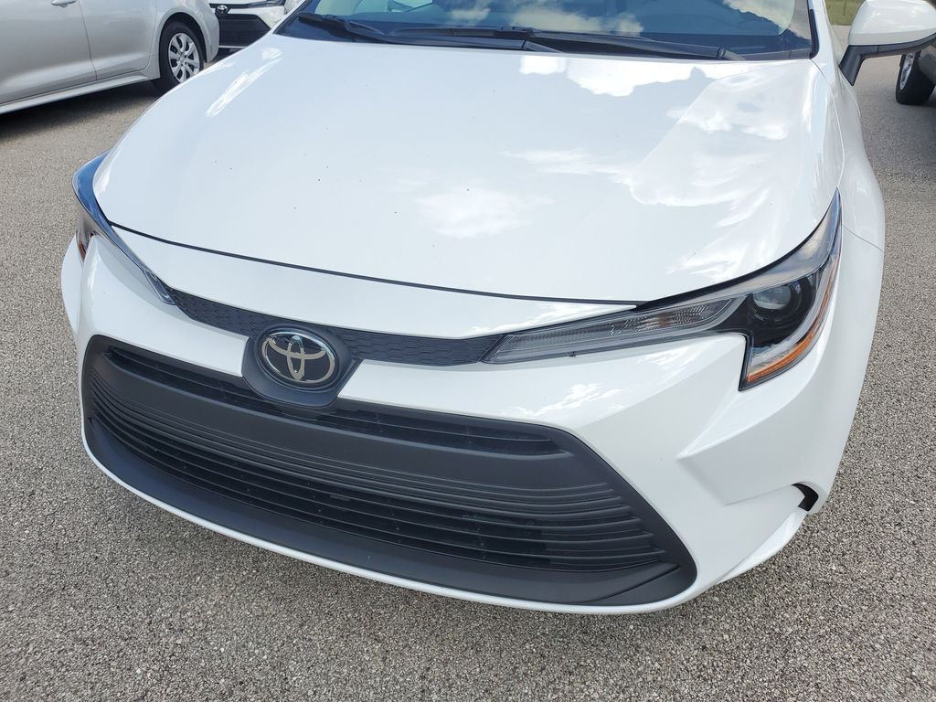 2025 Toyota Corolla LE photo 10