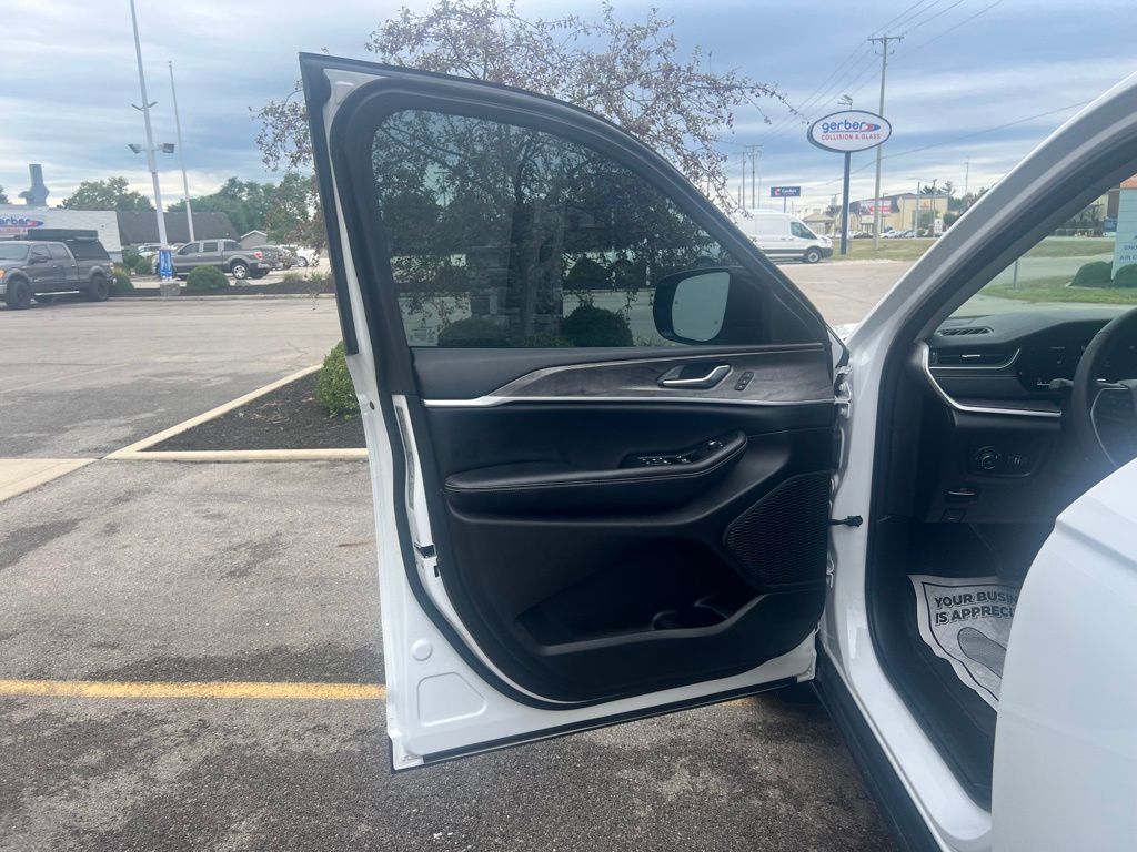 2023 Jeep Grand Cherokee Limited photo 17