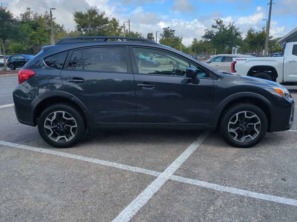 2017 Subaru Crosstrek 2.0i Premium photo 4