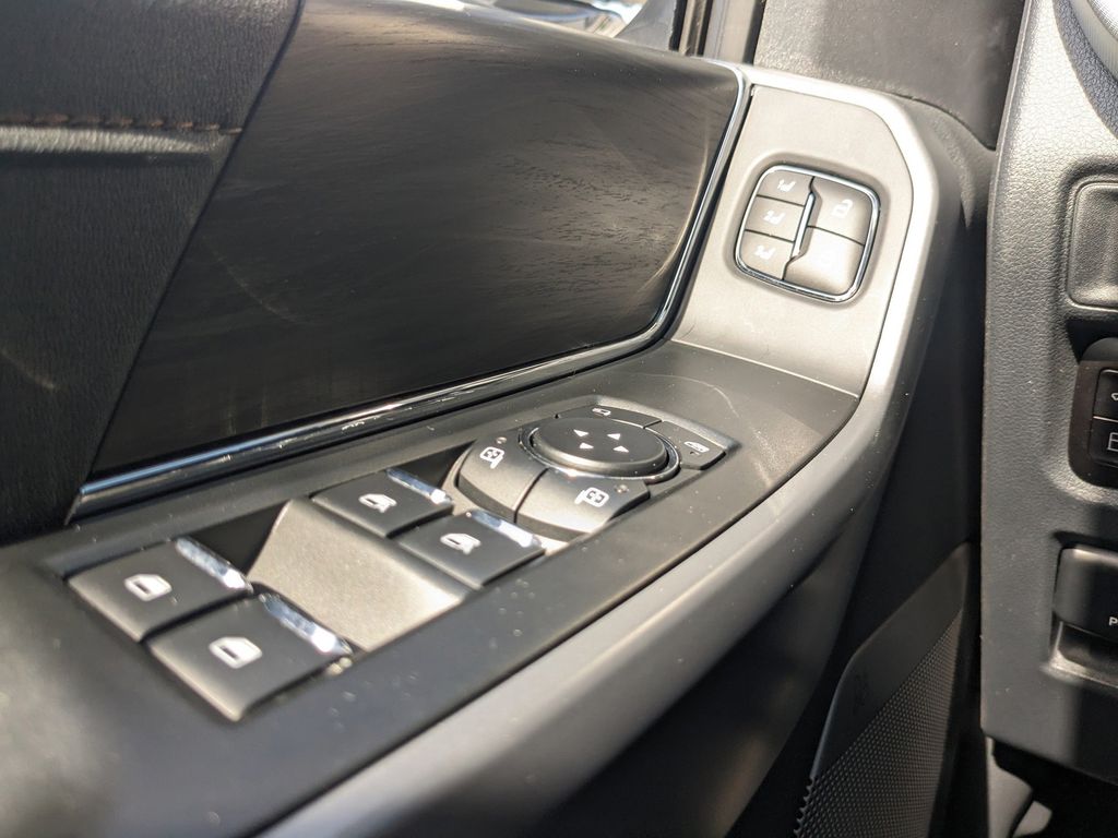 2025 Ford F-150 Lariat photo 25