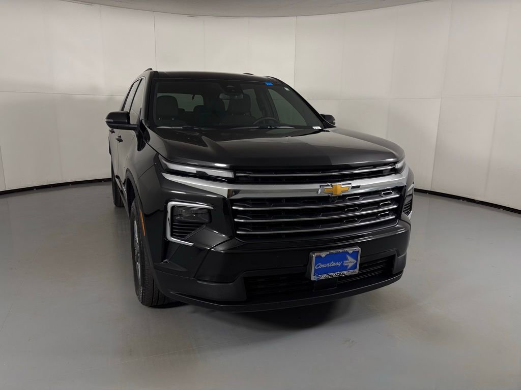 2025 Chevrolet Traverse photo 2