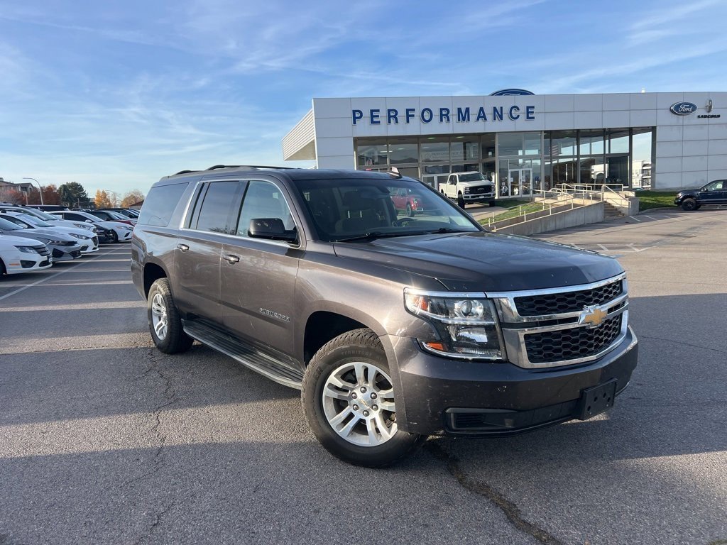 2017 Chevrolet Suburban LS photo 2