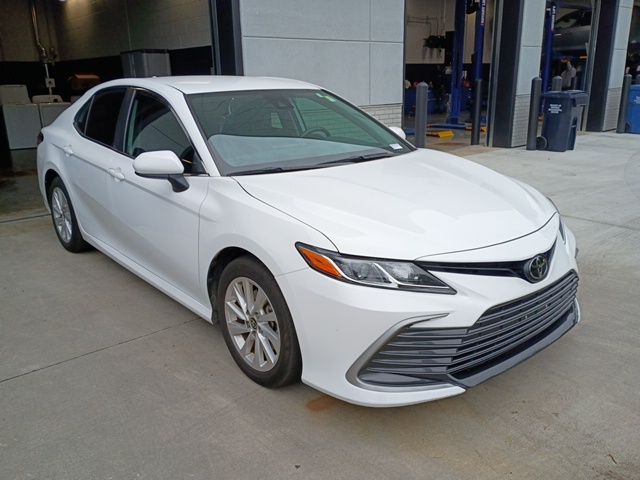 2023 Toyota Camry LE photo 3