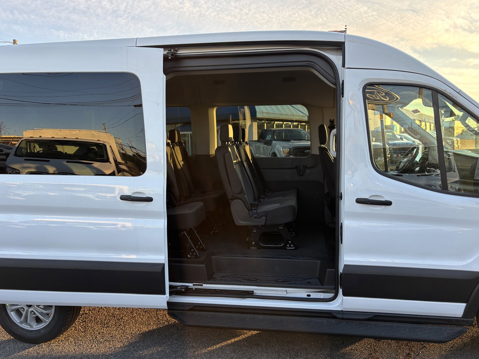 2024 Ford Transit Passenger Van XLT photo 4