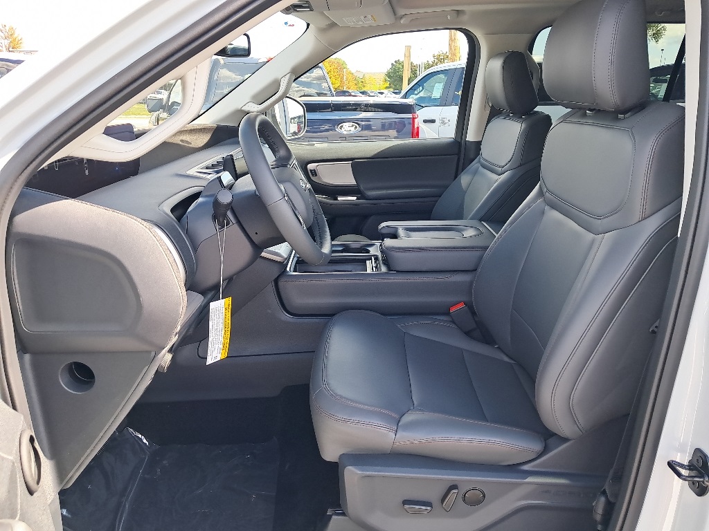 2025 Ford Expedition MAX photo 4