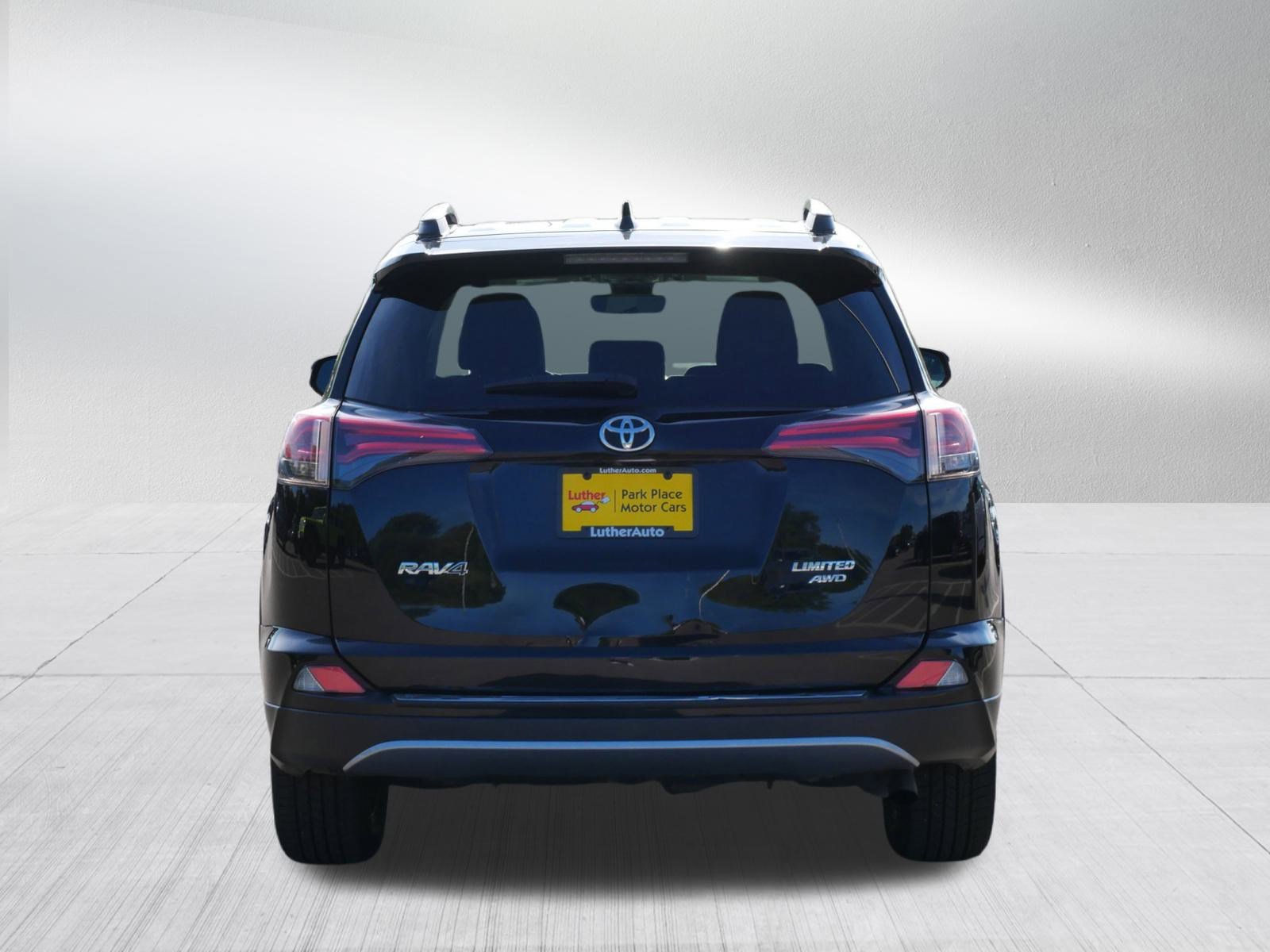 2018 Toyota RAV4 Limited photo 6