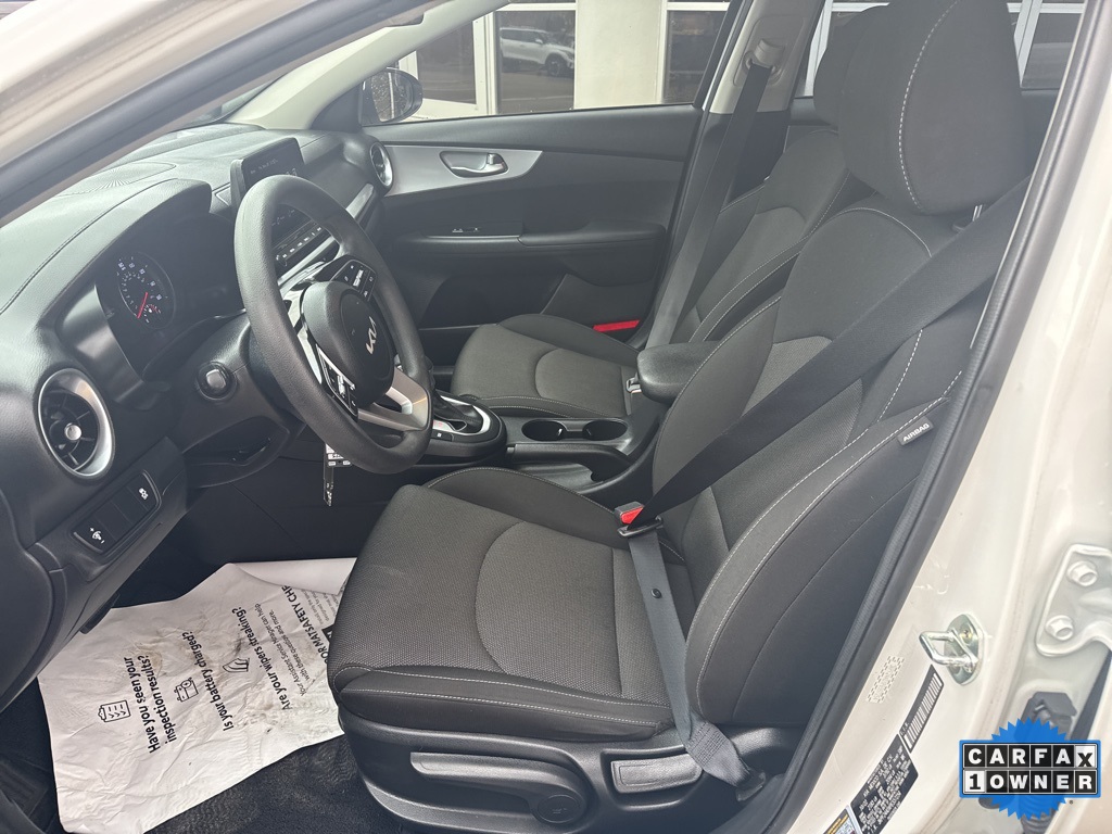 2023 Kia Forte LXS photo 2