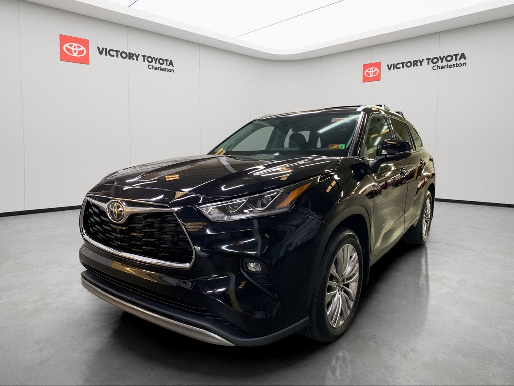 2025 Toyota Highlander Platinum's photo