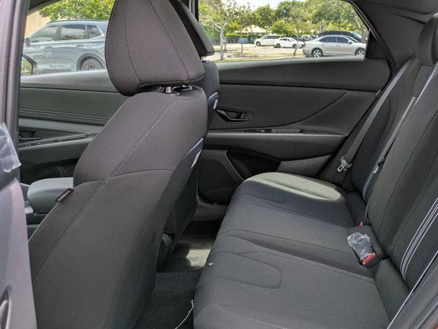 2025 Hyundai Elantra SEL Sport photo 13