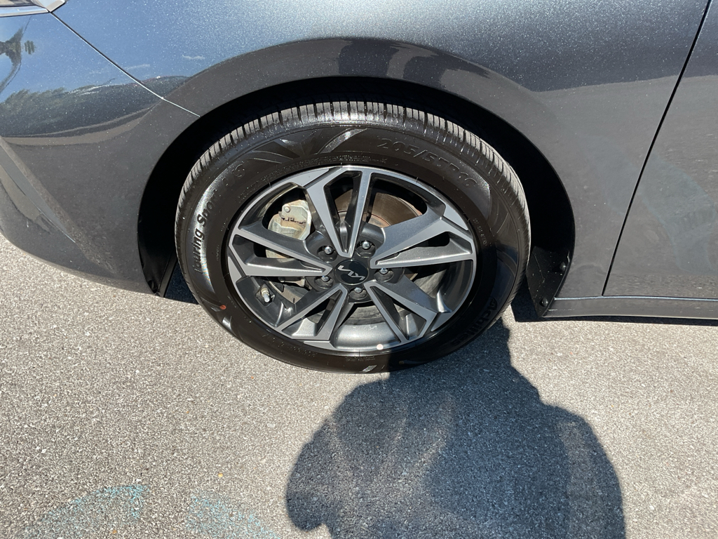 2024 Kia Forte LXS photo 3